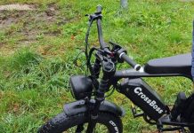 Politie agent schrikt van fatbike zonder remmen