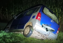 Brommobiel auto in de sloot tussen Haaren en Esch