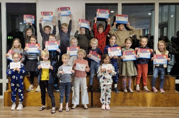 Heerlijk al die stralende kindergezichtjes bij het diploma zwemmen in Moergestel