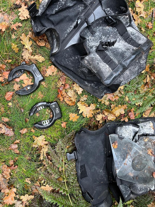 Vermoedelijk van diefstal afkomstige fietstassen en fietssloten gevonden tussen Moergestel en Oisterwijk