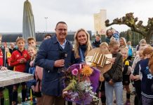 Olympisch Kampioene Freeke Moes gehuldigd door wethouder Oisterwijk