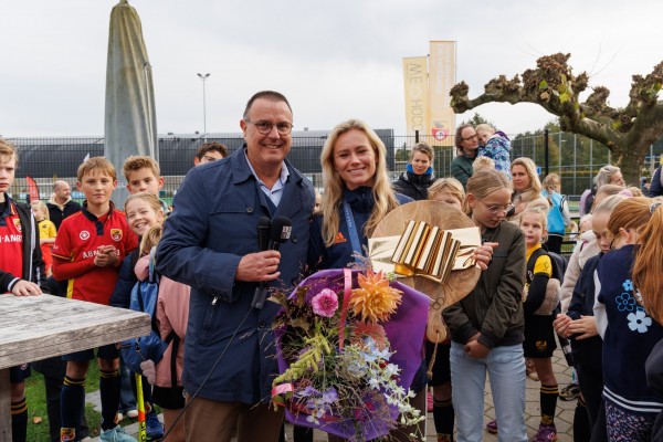 Olympisch Kampioene Freeke Moes  gehuldigd door wethouder Oisterwijk