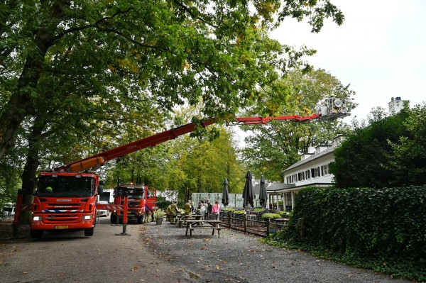 Restaurant ontruimd en personeel naar ziekenhuis na brand in Oisterwijk
