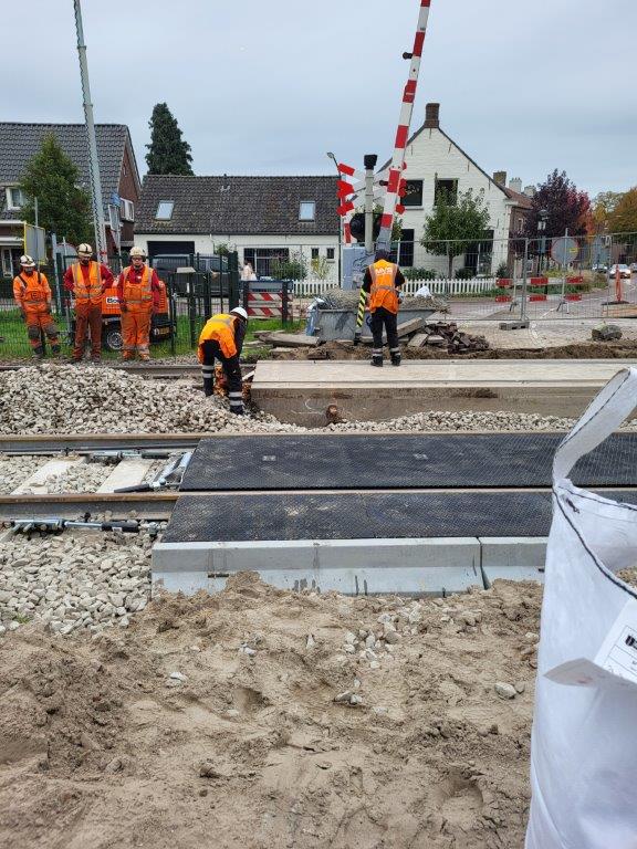 Werkzaamheden aan het spoor zorgen voor afgesloten overwegen