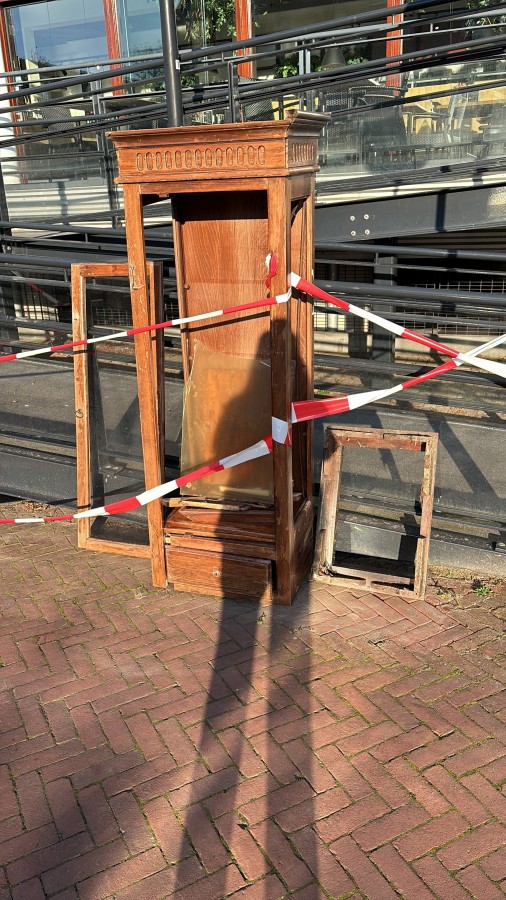 Vandalen slopen uitleen boekenkast op Lindeplein Oisterwijk