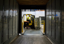 4 voordelen van een meeneemheftruck voor jouw logistiek *