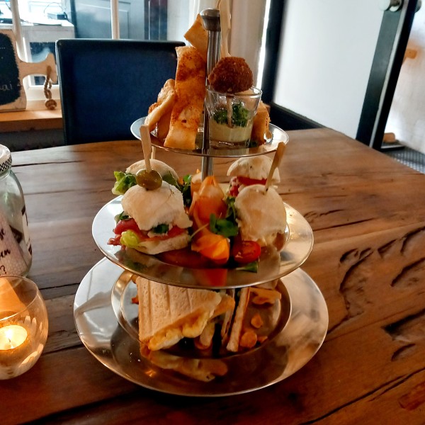 Deel en win een High Tea voor vier personen!