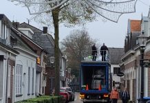 Als op een praalwagen werden de lampjes gehangen