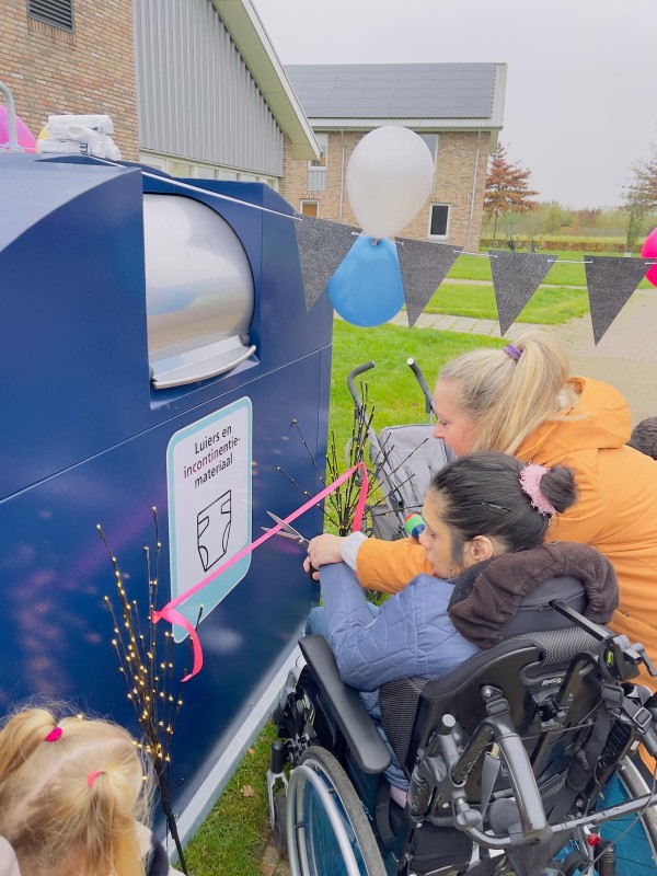 Bewoners Cello Haaren blij met luiercontainer