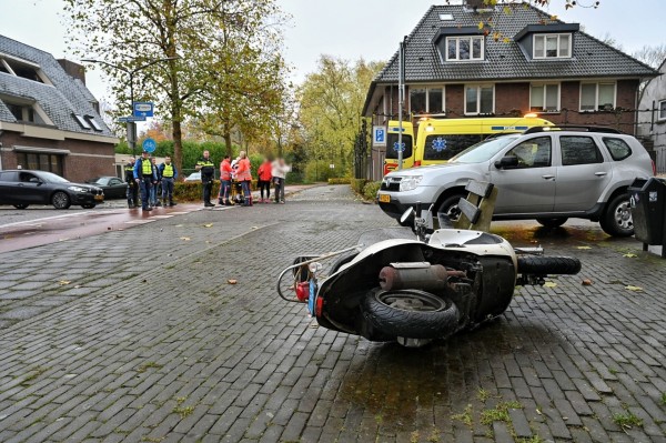 Weer aanrijding met scooter op rode fietspad Oisterwijk