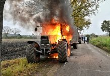 Tractor met veewagen volledig uitgebrand in Moergestel