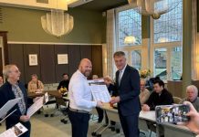 Petitie tegen voornemen sluiten centrum aangeboden aan burgemeester Oisterwijk