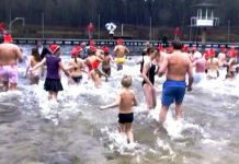 Beeldbank Oisterwijk: Nieuwjaarsduik Staalbergven, 2012