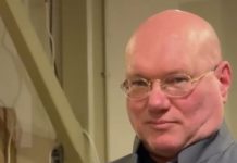 n.iemand komt een boek signeren *