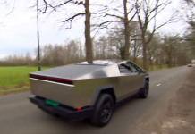 Rapper Kosso valt met zijn Tesla Cybertruck door de mand