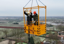De haan staat weer op de toren