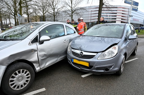 Brandweer nodig bij ongeval omstreden kruispunt Oisterwijk