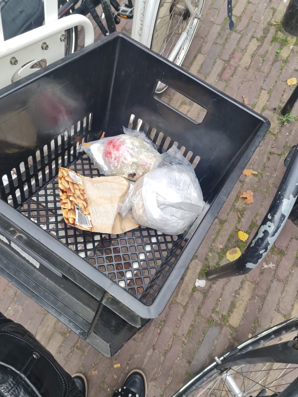 Dump je afval in een fietsmandje!