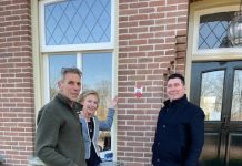 Eerste Oisterwijkse monumentenschildje op monument in Haaren