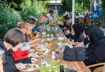 IFTAR feest in wijk Westend