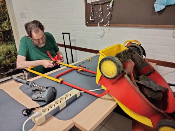 Met je haperende heggenschaar naar Repaircafé Pannenschuur