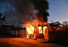 Uitslaande brand bij mobiel kantoor in Oisterwijk