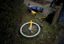 Fiets breekt in drie stukken bij aanrijding