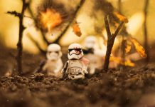 Buitenspeelgoed dat de zintuigen prikkelt *