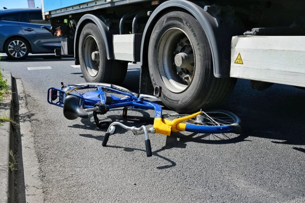 Fietser aangereden op rotonde in Oisterwijk