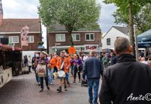 Oisterwijkse dweilorkesten traditioneel op meiwandeling