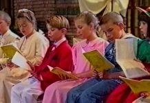 Beeldbank Oisterwijk: Fragment uit ‘Joanneskerk Oisterwijk 1995 – Eerste Communieviering’