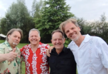 Tuff Enuff live bij Mie Pieters in Heukelom