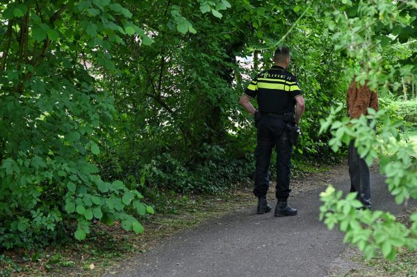 Man aangehouden door politie na spelen met geslachtsdeel in park