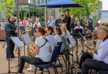 Jazz op het zonovergoten Lindeplein in Oisterwijk