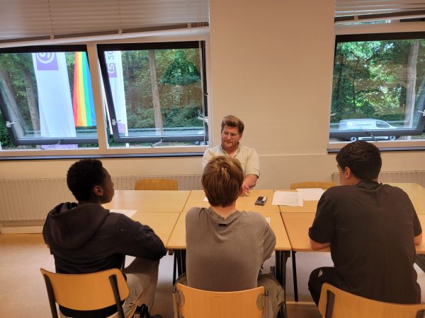 Jongeren over de politiek: ‘Wat doe je met je leven?’ en ‘Vapen, bijna de hele klas doet dat’