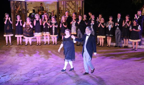 Geweldige première Russische Madam in Natuurtheater Oisterwijk