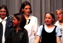Beeldbank Oisterwijk: Schoolmusical BS De Molenhoek 1998 – ‘Niet goed, geld terug!’