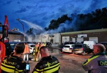 Brandweer Oisterwijk helpt bij grote brand Tilburg