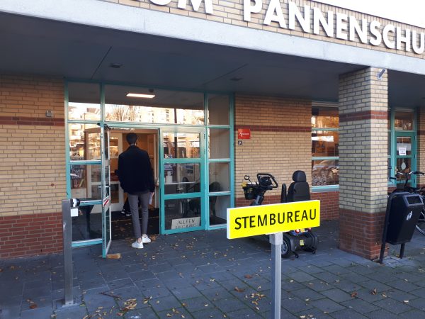 Extra verkiezingen: 50.000 euro en een club vrijwilligers