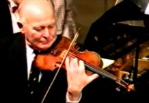 Beeldbank Oisterwijk: Theo Olof bij Oisterwijks Koffieconcert, 1994