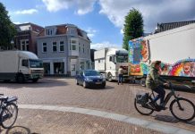 Vrachtwagens, auto’s, fietsen en voetgangers krioelen door elkaar in Oisterwijks centrum