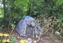 Zwerver verblijft in tentje nabij het spoor in Oisterwijk