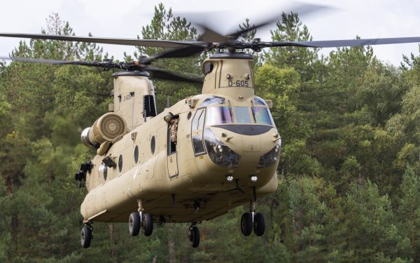 Oefenvluchten Chinook helikopters boven Oisterwijk en omgeving