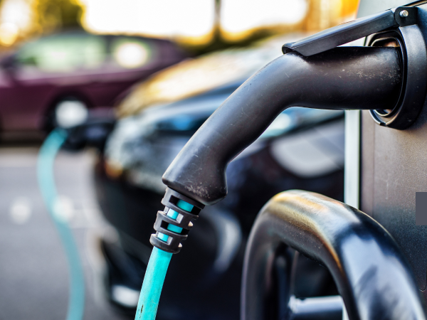 Stijgende laadprijzen in 2025: blijft elektrisch rijden goedkoper dan benzine? *