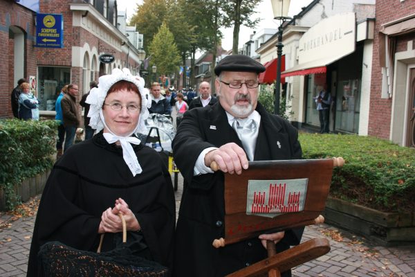 Bekijk de Reuzenoptocht Oisterwijk hier