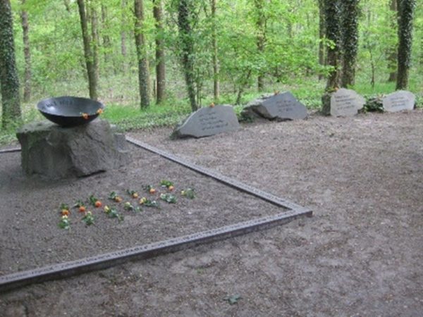 Lezing oorlogsmonument Drunense duinen bij Inloop Oisterwijk