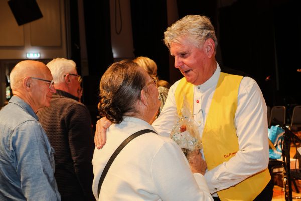 Jubileum De Parelmuzikanten en afscheid dirigent Peter