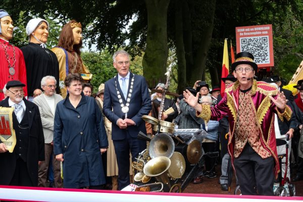 Foto’s en films van Reuzenoptocht Oisterwijk