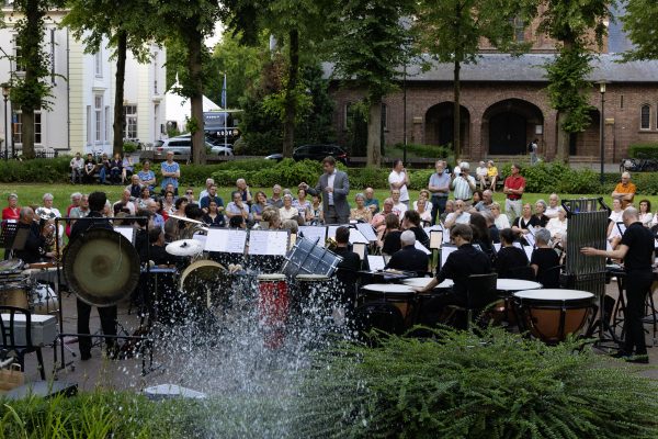 Asterius brengt met gasten uit Geffen een muzikaal doorkijkje naar verschillende werelden