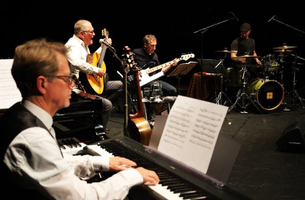 Film: Liedjescollectief Ad van Drunen live in Tiliander